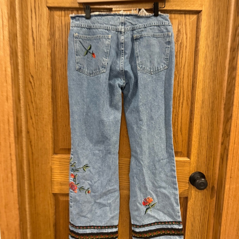 Bill Blass Vintage Embroidered Jeans Size 6 Boho Floral Denim - Picture 10 of 15